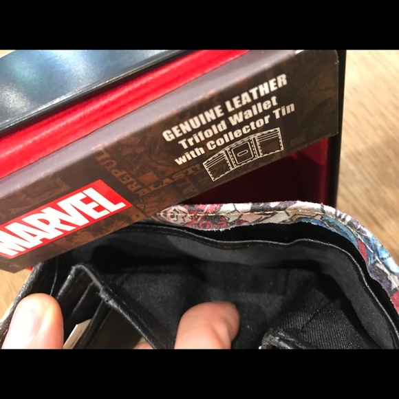 Marvel Trifold Wallet featuring Captain America - Picture 3 of 4